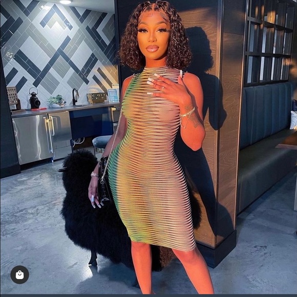 Green,yellow,tan small fitted dress. Size small. Never worn - Picture 2 of 4